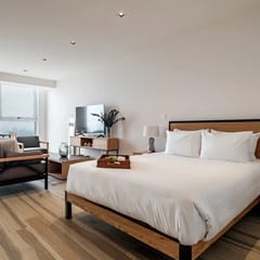 Stylish Studio on High Floor with Pool, Gym & More