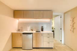 City Living in Chic XL Studio - Image 4