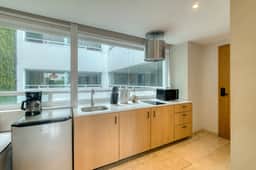 Nido Modern King Studio in Central Roma Norte - Image 3