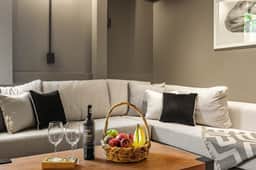 Newly Renovated 2Bdrm with Private Rooftop Terrace - Image 3