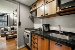 Newly Renovated 2Bdrm with Private Rooftop Terrace - Image 4