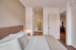 Upscale 1BR Oasis: A/C, Pool & In-Unit Laundry - Image 2
