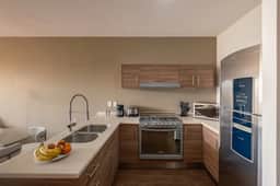 Upscale 1BR Oasis: A/C, Pool & In-Unit Laundry - Image 3