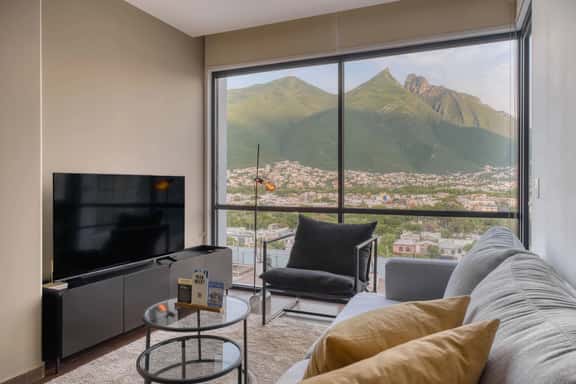 Upscale 1BR Oasis: A/C, Pool & In-Unit Laundry - Image 1