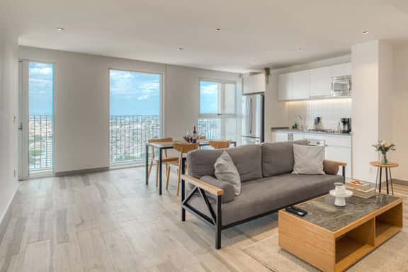 Midtown Two-Bedroom on 25th Floor w/ Amazing View - Image 1