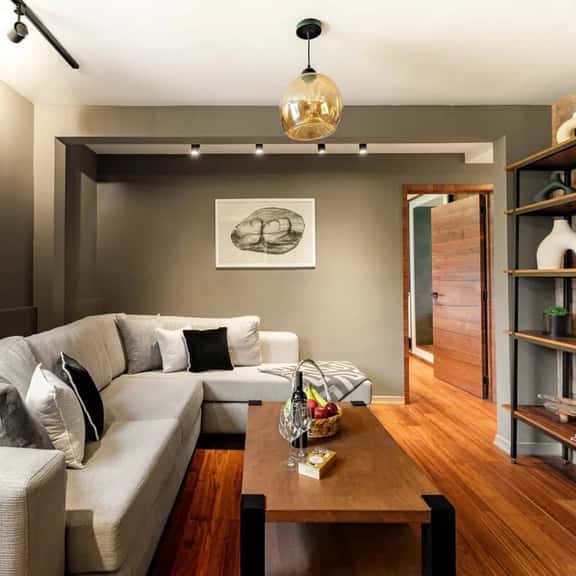 Newly Renovated 2Bdrm with Private Rooftop Terrace - Image 1