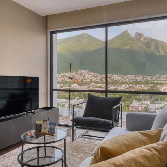 Upscale 1BR Oasis: A/C, Pool & In-Unit Laundry - Image 1