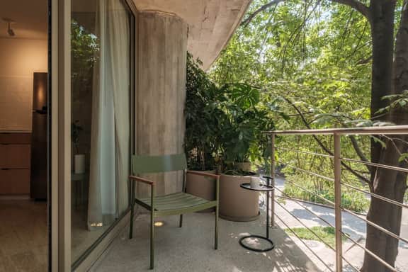 Modern Loft with Balcony & View of Parque Mexico - Image 3