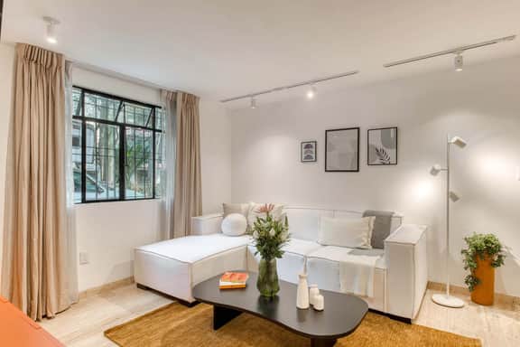 Spacious Ground Floor 2Bed Apartment in Condesa - Image 2