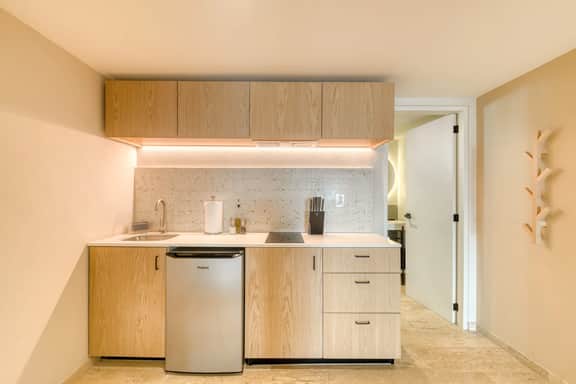 City Living in Chic XL Studio - Image 4