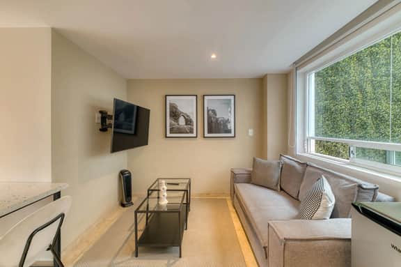 Nido Modern King Studio in Central Roma Norte - Image 4