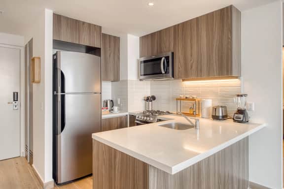 Chic 2Bdrm in New Building Premium Amenities - Image 2