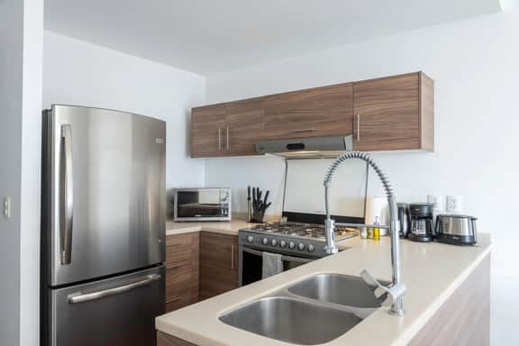 2Bed/2Bath, Pool, Gym & Mountain Views! - Image 3