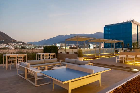 2Bed/2Bath, Pool, Gym & Mountain Views! - Image 5