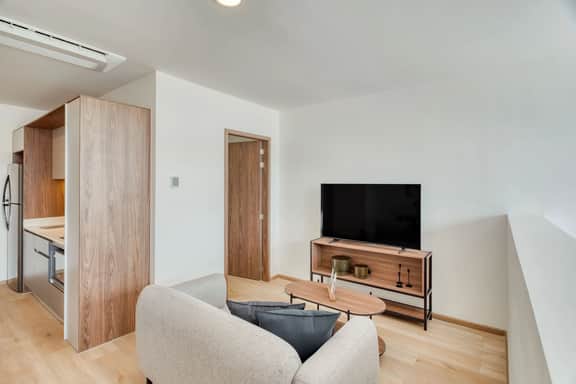 Barrio Antiguo Gem: Rooftop, Gym & City Views! - Image 2