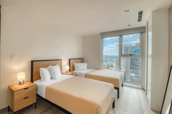 Midtown Two-Bedroom on 25th Floor w/ Amazing View - Image 3