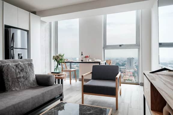 Stylish Studio on High Floor with Pool, Gym & More - Image 2