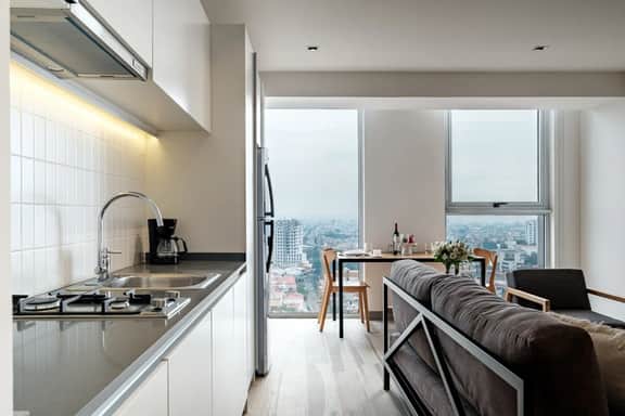 Stylish Studio on High Floor with Pool, Gym & More - Image 4
