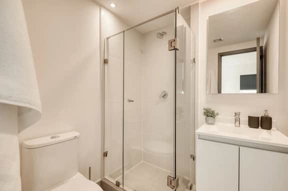 Providencia Spacious Two-Bedroom in Modern Tower - Image 4