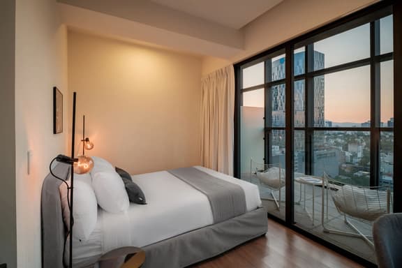 Reforma 1-Bedroom with Balcony - Image 1