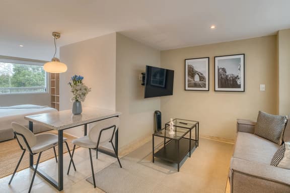 Nido Modern King Studio in Central Roma Norte - Image 1