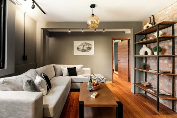 Newly Renovated 2Bdrm with Private Rooftop Terrace - Image 1