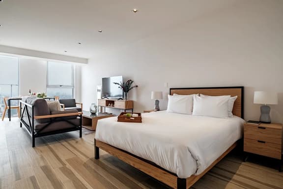 Stylish Studio on High Floor with Pool, Gym & More - Image 1